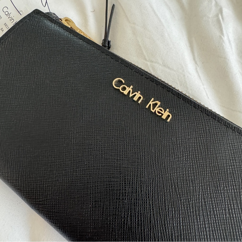 Calvin Klein Black Wallet with Zipper NWT